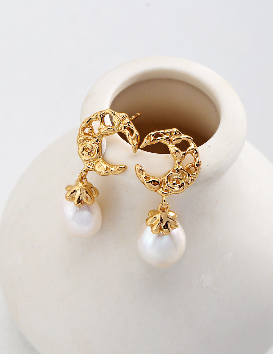 Moon Pearl & Sliver with gold Plating Earrings E0968-2