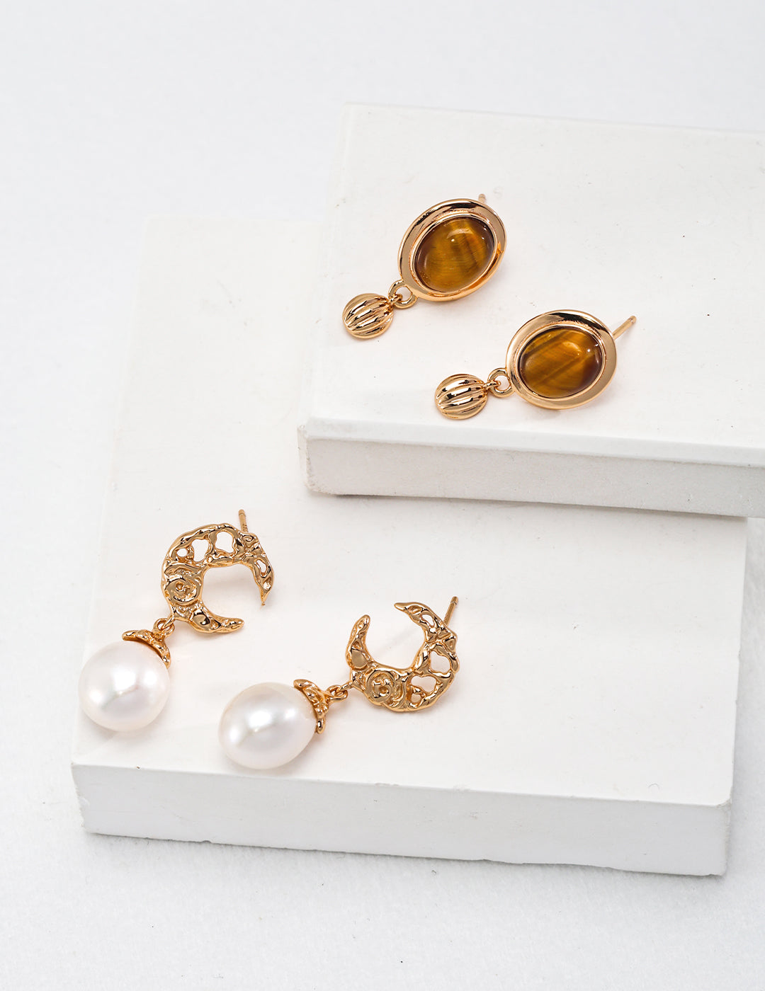 Moon Pearl & Sliver with gold Plating Earrings E0968-2