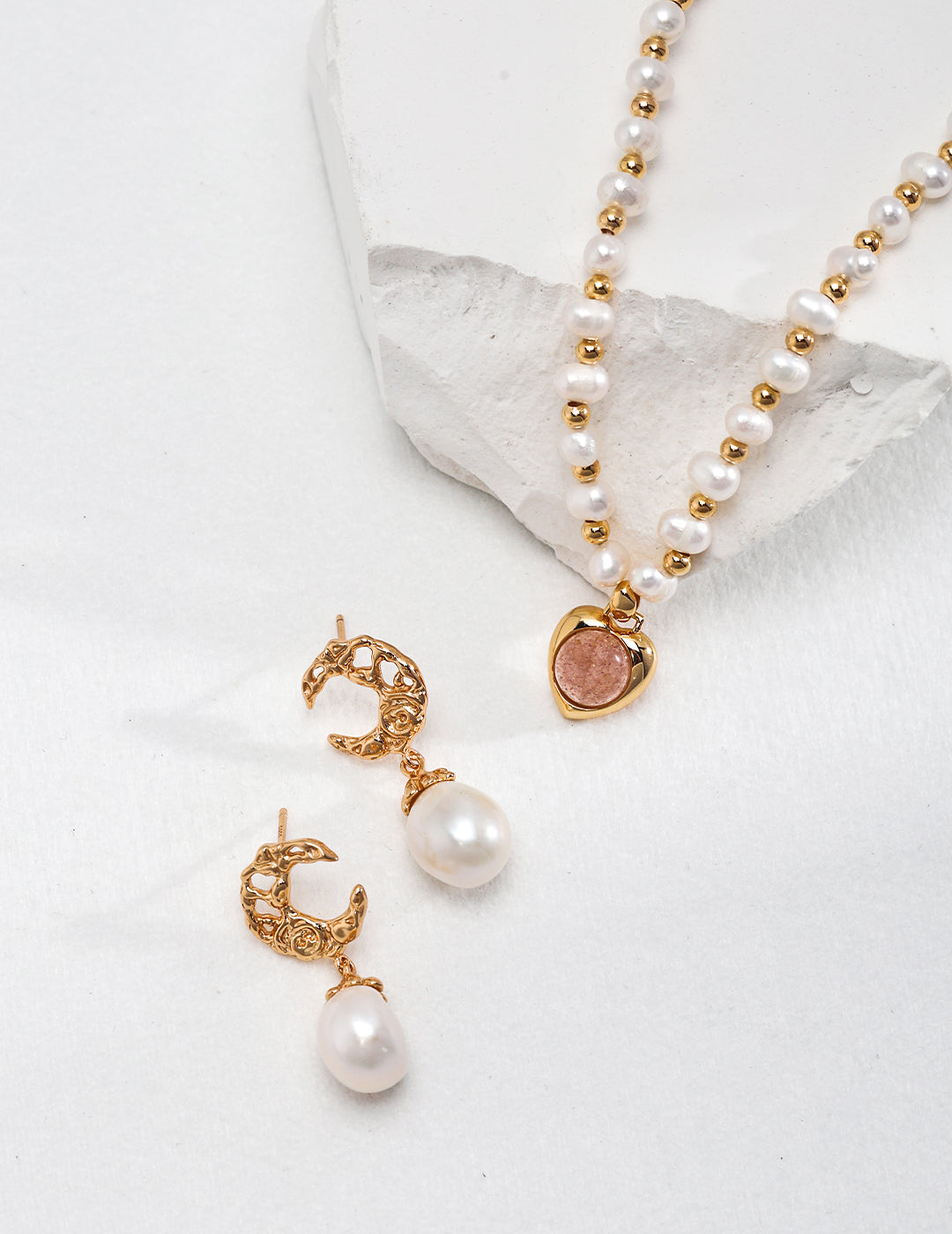 Moon Pearl & Sliver with gold Plating Earrings E0968-2