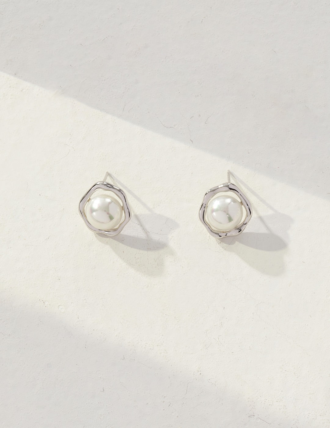 Pearl & Sliver with gold Plating Stud E0762